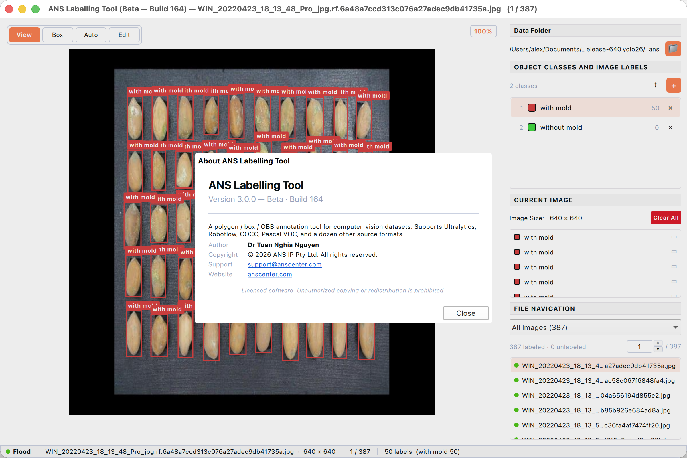 About dialog showing the app version, build, author and contact details.